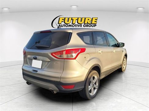 Used 2016 Ford Escape SE image 3