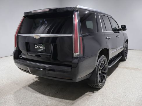 Used 2017 Cadillac Escalade Luxury AWD/4WD image 2