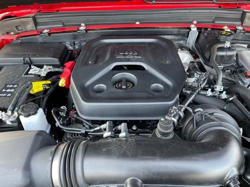 Used 2025 Jeep Wrangler Unlimited Rubicon image 23