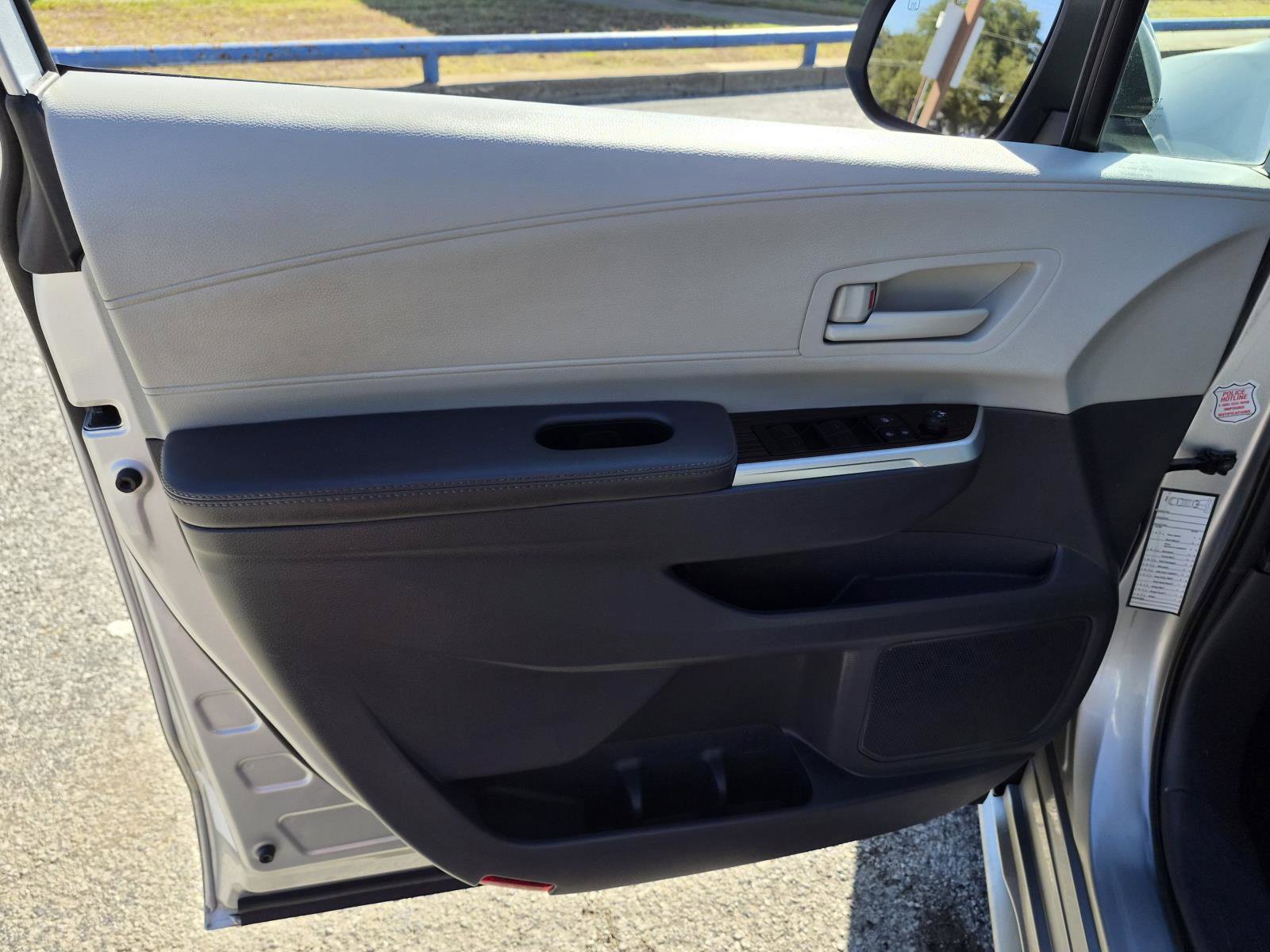 Used 2022 Toyota Sienna LE FWD image 16