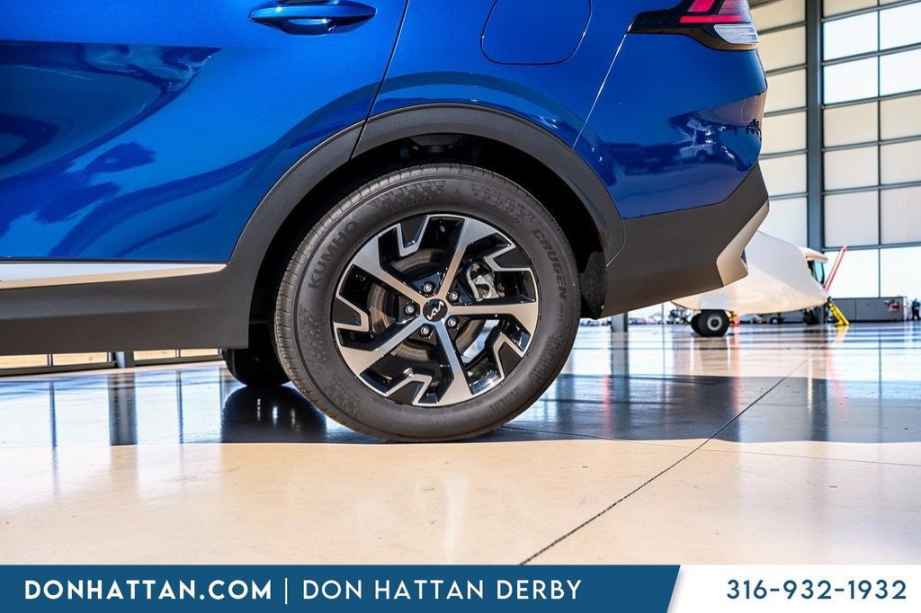 Used 2025 Kia Sportage EX FWD image 38