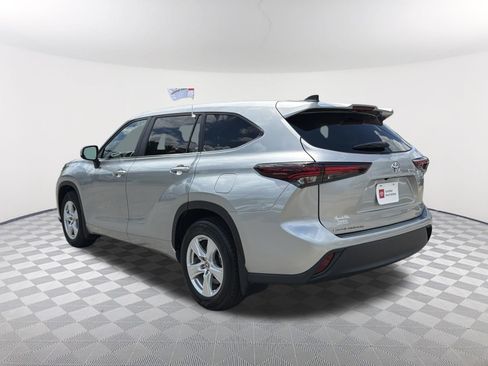 Certified 2024 Toyota Highlander LE AWD/4WD image 14