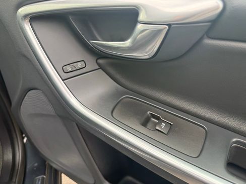 Used 2016 Volvo V60 T5 Premier w/ Convenience Package image 24