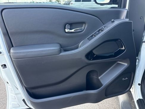 Used 2022 Nissan Frontier PRO-4X AWD/4WD image 16