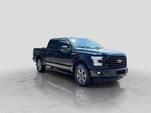 Used 2017 Ford F150 XLT w/ Equipment Group 302A Luxury AWD/4WD image 8