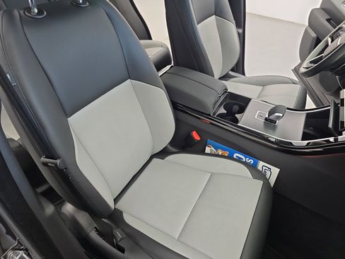 Used 2025 Land Rover Range Rover Velar Dynamic SE image 10