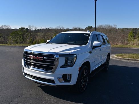 Used 2021 GMC Yukon SLT w/ SLT Premium Package image 3