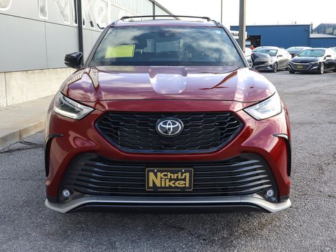 Used 2023 Toyota Highlander XSE image 2