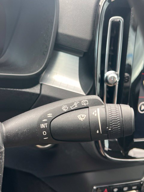 Used 2020 Volvo XC40 T4 Momentum FWD image 21