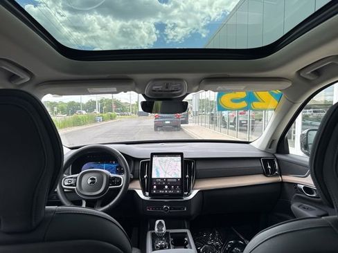 Certified 2025 Volvo XC90 B6 Plus AWD/4WD image 18
