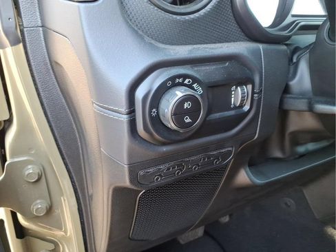 Used 2025 Jeep Gladiator Rubicon AWD/4WD image 21