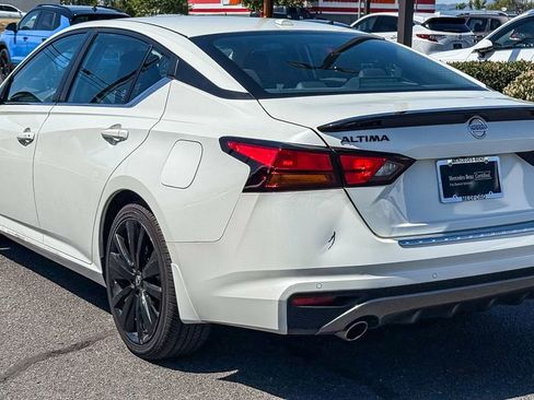 Used 2022 Nissan Altima 2.5 SR w/ Midnight Edition Package FWD image 8