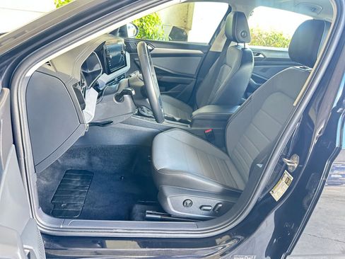Used 2025 Volkswagen Jetta SE image 36