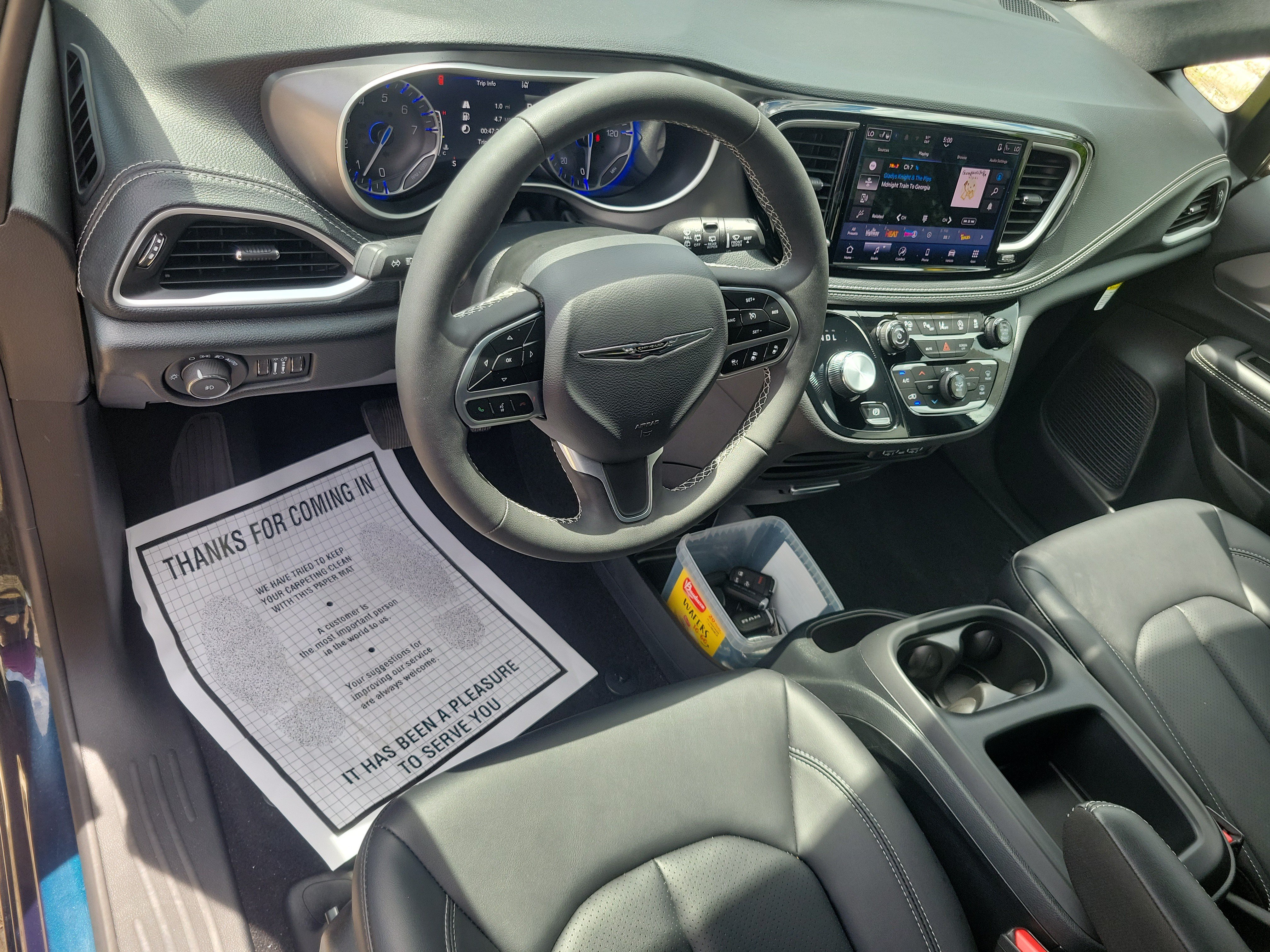 Used 2025 Chrysler Pacifica Select FWD image 13