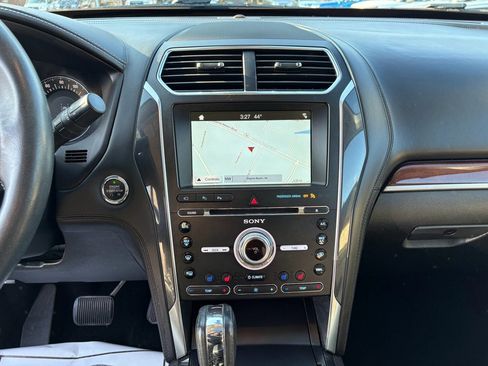 Used 2018 Ford Explorer Platinum image 17