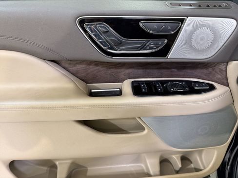 Used 2022 Lincoln Navigator Reserve image 12