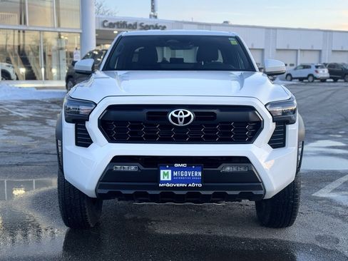 Used 2024 Toyota Tacoma TRD Off-Road image 9