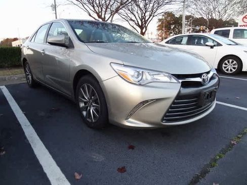 Used 2017 Toyota Camry XLE image 3