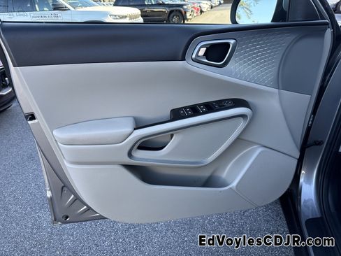 Used 2023 Kia Soul LX w/ Option Group 015 image 12