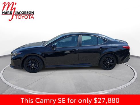Used 2025 Toyota Camry SE FWD image 14