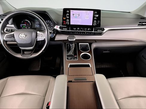 Used 2021 Toyota Sienna XLE FWD image 7