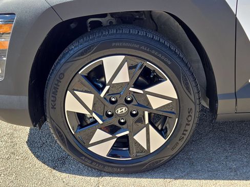 Used 2025 Hyundai Kona SEL FWD image 11