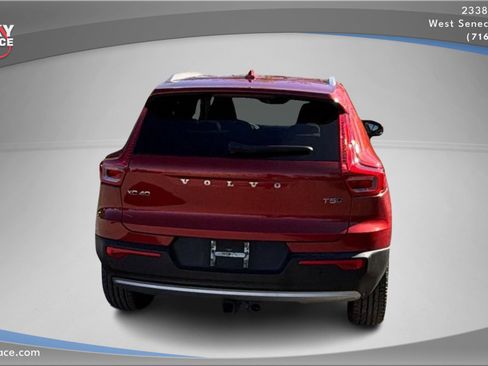Used 2019 Volvo XC40 T5 Momentum image 6
