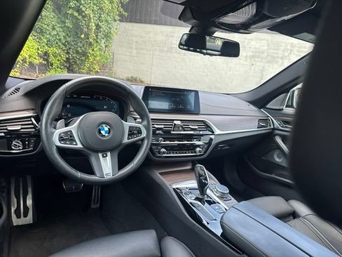 Used 2020 BMW M550i xDrive w/ Dynamic Handling Package AWD/4WD image 14