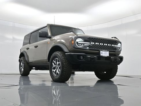 Used 2025 Ford Bronco Badlands image 45