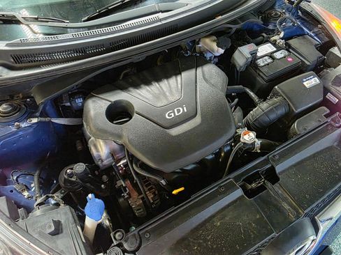 Used 2016 Hyundai Veloster image 34