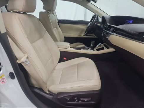 Used 2017 Lexus ES 350 w/ Ultra Luxury Package FWD image 5