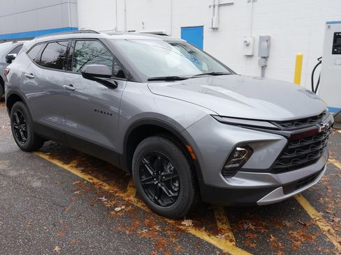 New 2025 Chevrolet Blazer LT w/ Midnight/Sport Edition image 2