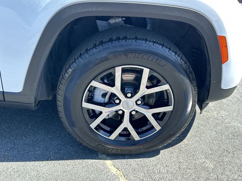 Used 2025 Jeep Grand Cherokee Limited image 15