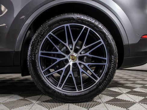 Used 2024 Porsche Cayenne Coupe image 19
