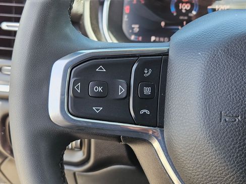 Used 2025 RAM 2500 Laramie AWD/4WD image 19