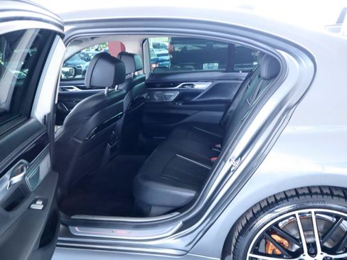 Used 2018 BMW 750i RWD image 30