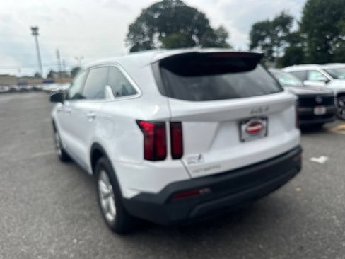 Used 2023 Kia Sorento LX FWD image 4