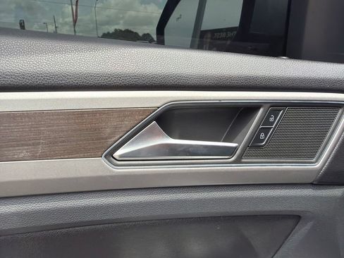 Used 2019 Volkswagen Atlas SEL FWD image 13