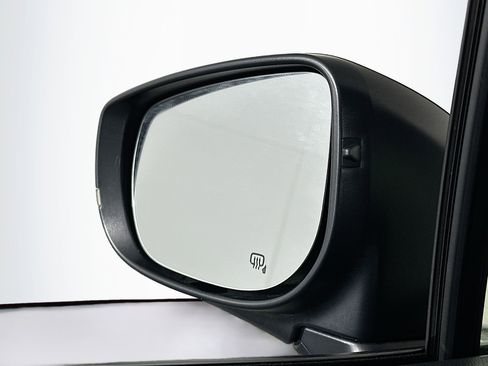 Used 2024 Subaru Crosstrek 2.0i Premium image 16