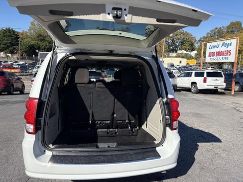 Used 2016 Dodge Grand Caravan SE w/ Quick Order Package 29E SE FWD image 5