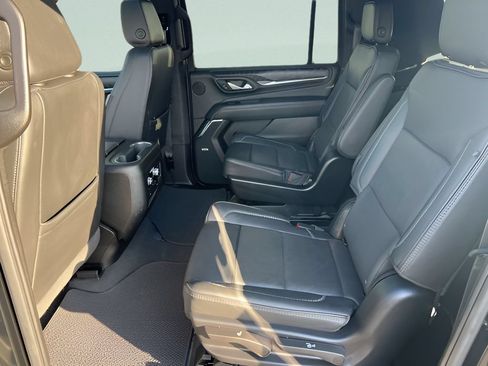 Used 2024 GMC Yukon XL Denali AWD/4WD image 24