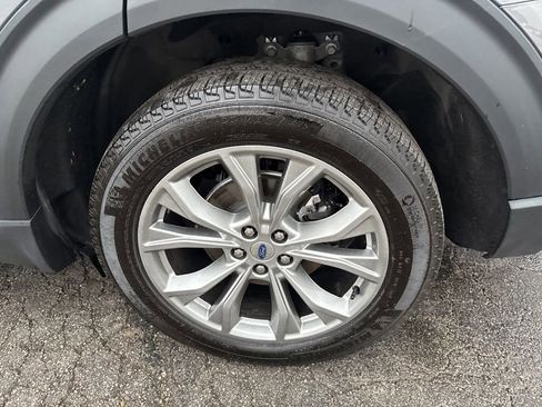 Used 2022 Ford Explorer XLT w/ Equipment Group 202A image 28