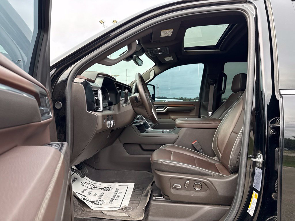 Used 2025 GMC Sierra 3500 Denali w/ Denali Reserve Package AWD/4WD image 24