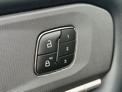 Used 2025 Ford Explorer ST AWD/4WD image 7