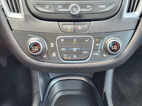Used 2025 Chevrolet Malibu LT FWD image 19