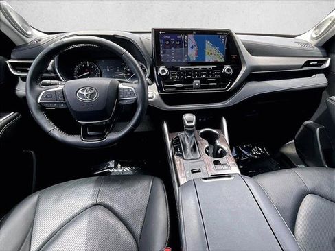 Used 2020 Toyota Highlander Limited FWD image 16