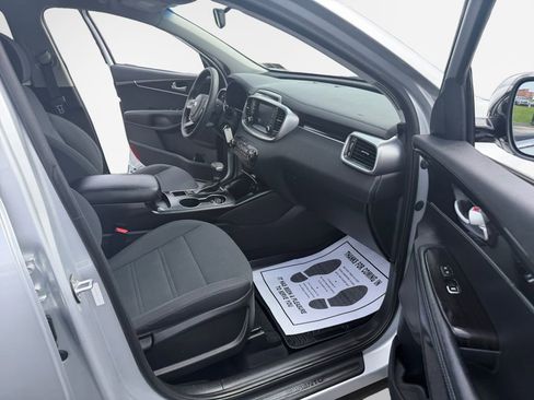 Used 2019 Kia Sorento AWD image 26