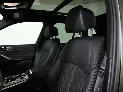 New 2026 BMW X5 xDrive40i w/ M Sport Package AWD/4WD image 16