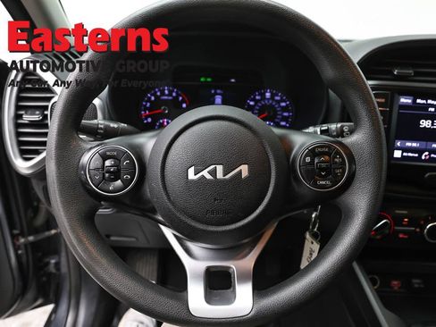 Used 2022 Kia Soul LX w/ Technology Package FWD image 10
