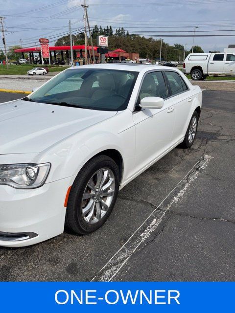 Used 2015 Chrysler 300 Limited w/ Driver Convenience Group AWD/4WD image 3